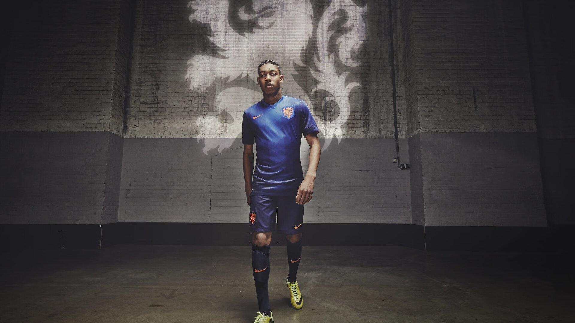 巴萨国米奉献炸裂进球大战！这样互捅太费后卫了…